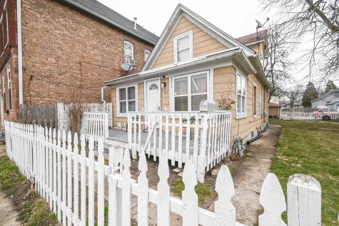 1423 Victoria Avenue North Chicago IL 60064