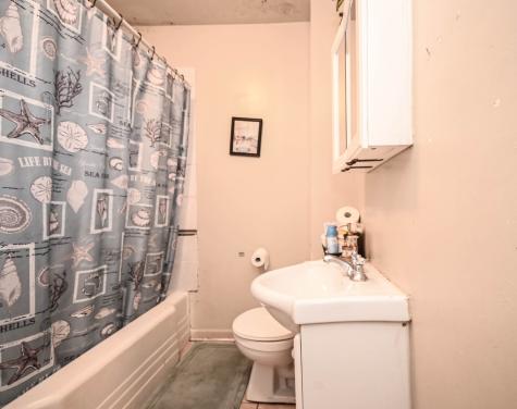 1423 Victoria Avenue North Chicago IL 60064