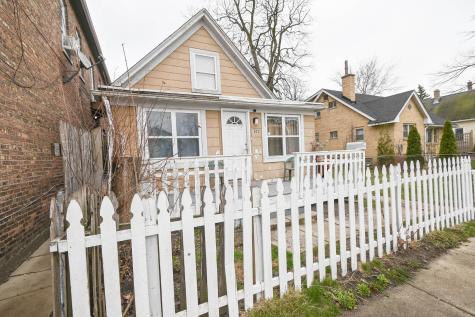 1423 Victoria Avenue North Chicago IL 60064