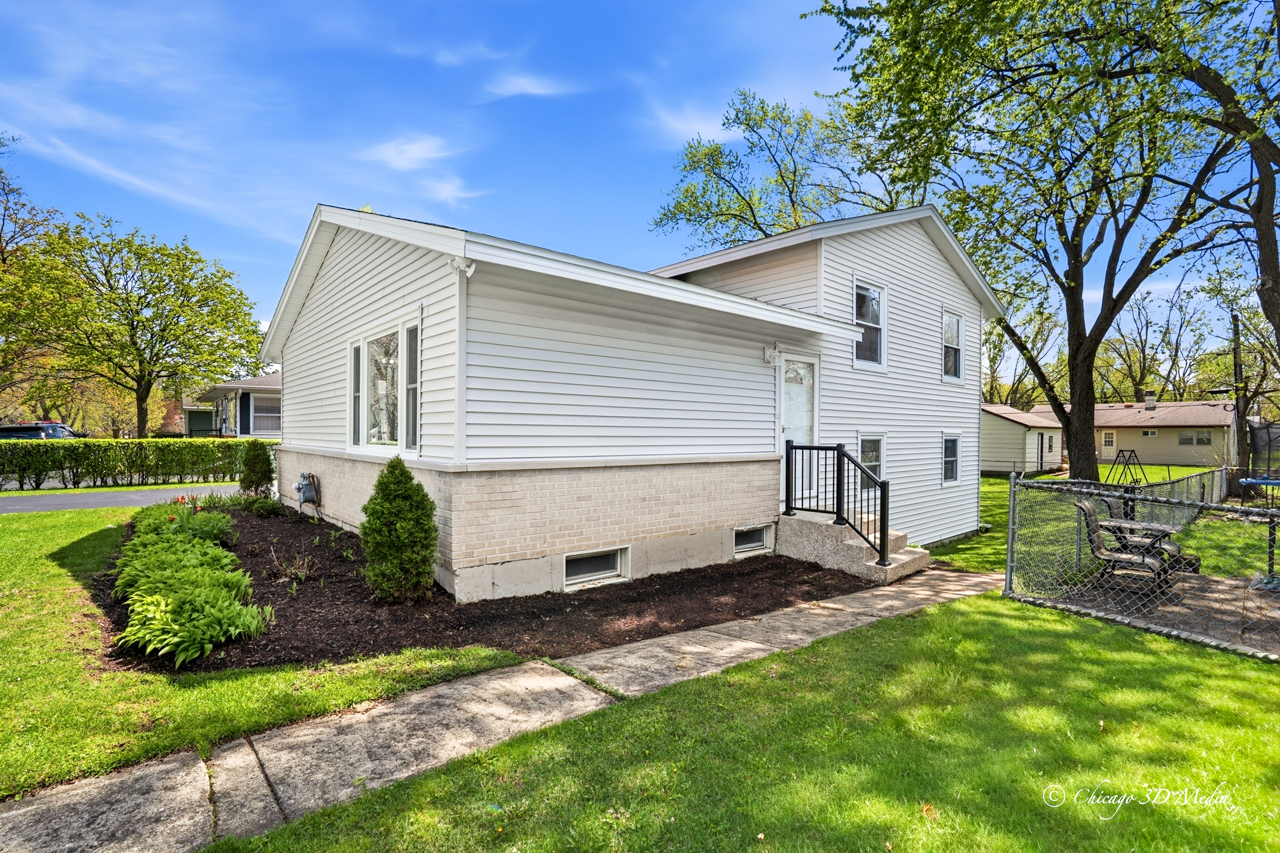 2207 Kirchoff Road Rolling Meadows IL 60008