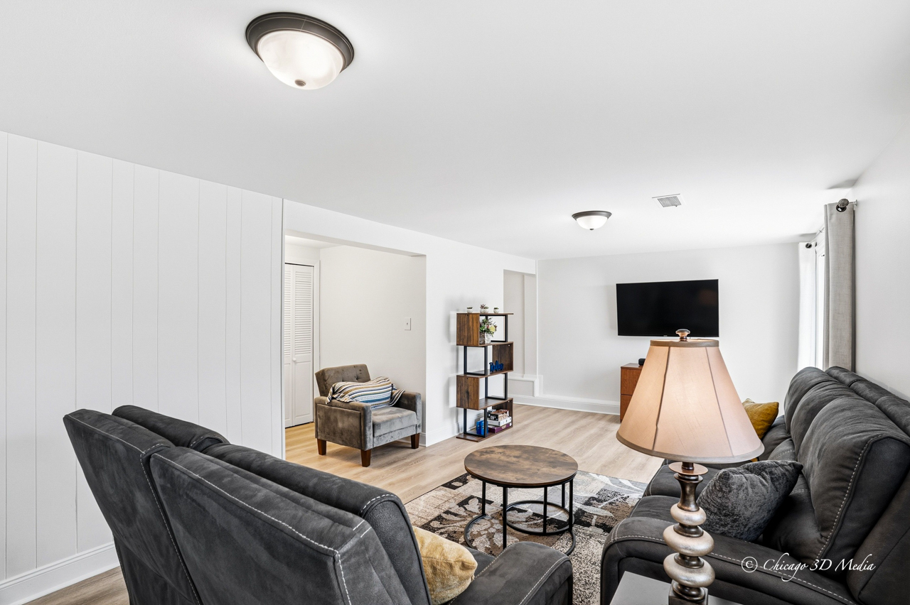 2207 Kirchoff Road Rolling Meadows IL 60008