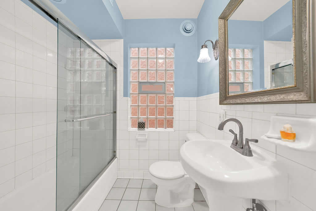 6219 North Lenox Avenue Chicago IL 60646