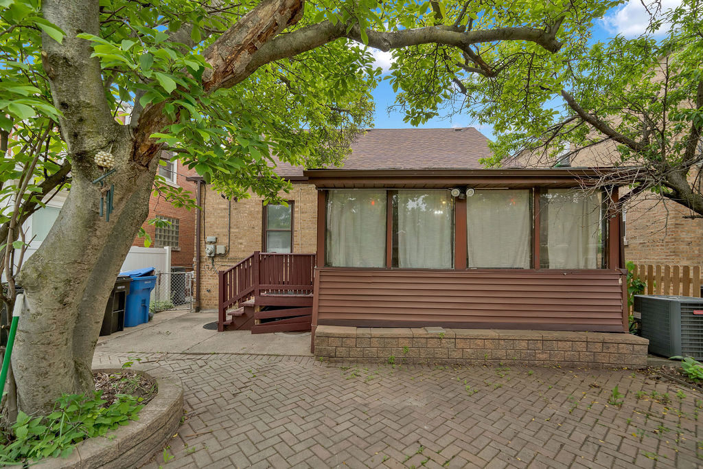 6219 North Lenox Avenue Chicago IL 60646