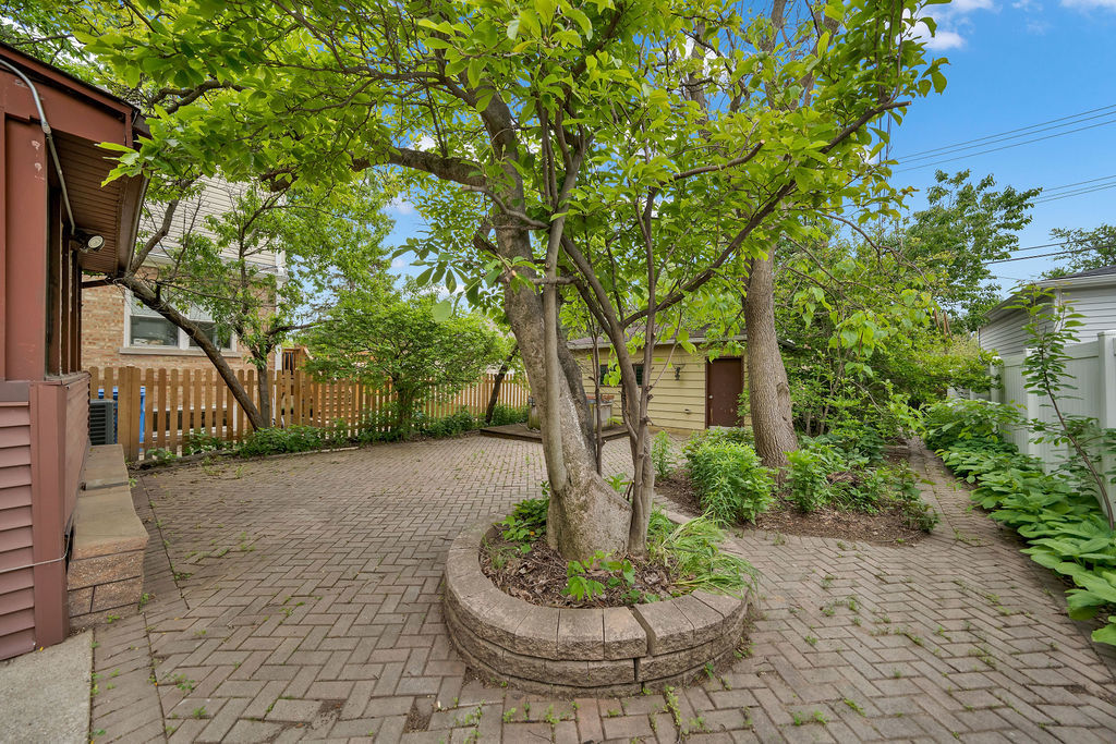 6219 North Lenox Avenue Chicago IL 60646