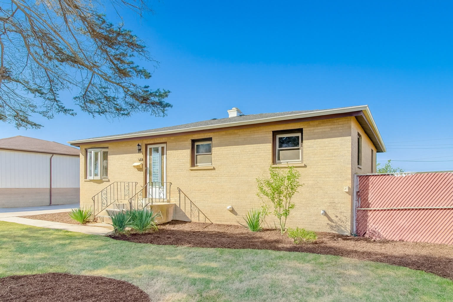 542 Memory Lane Addison IL 60101