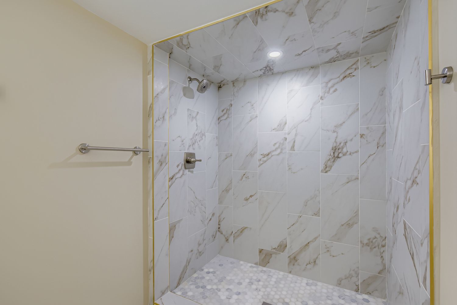 10046 South Indiana Avenue Chicago IL 60628