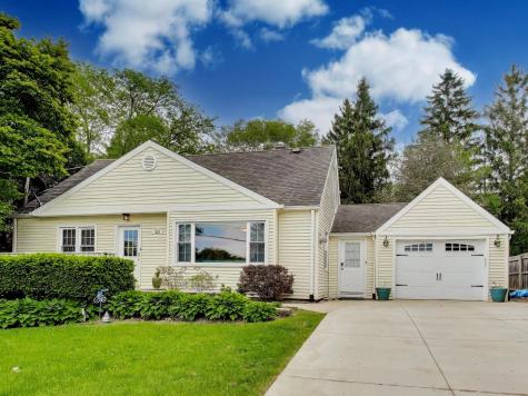 213 East Ellis Avenue Libertyville IL 60048