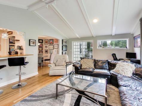 213 East Ellis Avenue Libertyville IL 60048