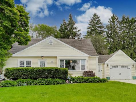 213 East Ellis Avenue Libertyville IL 60048