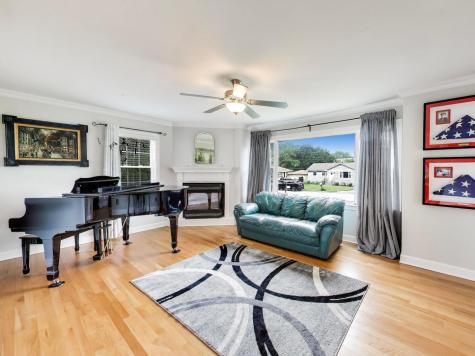 213 East Ellis Avenue Libertyville IL 60048
