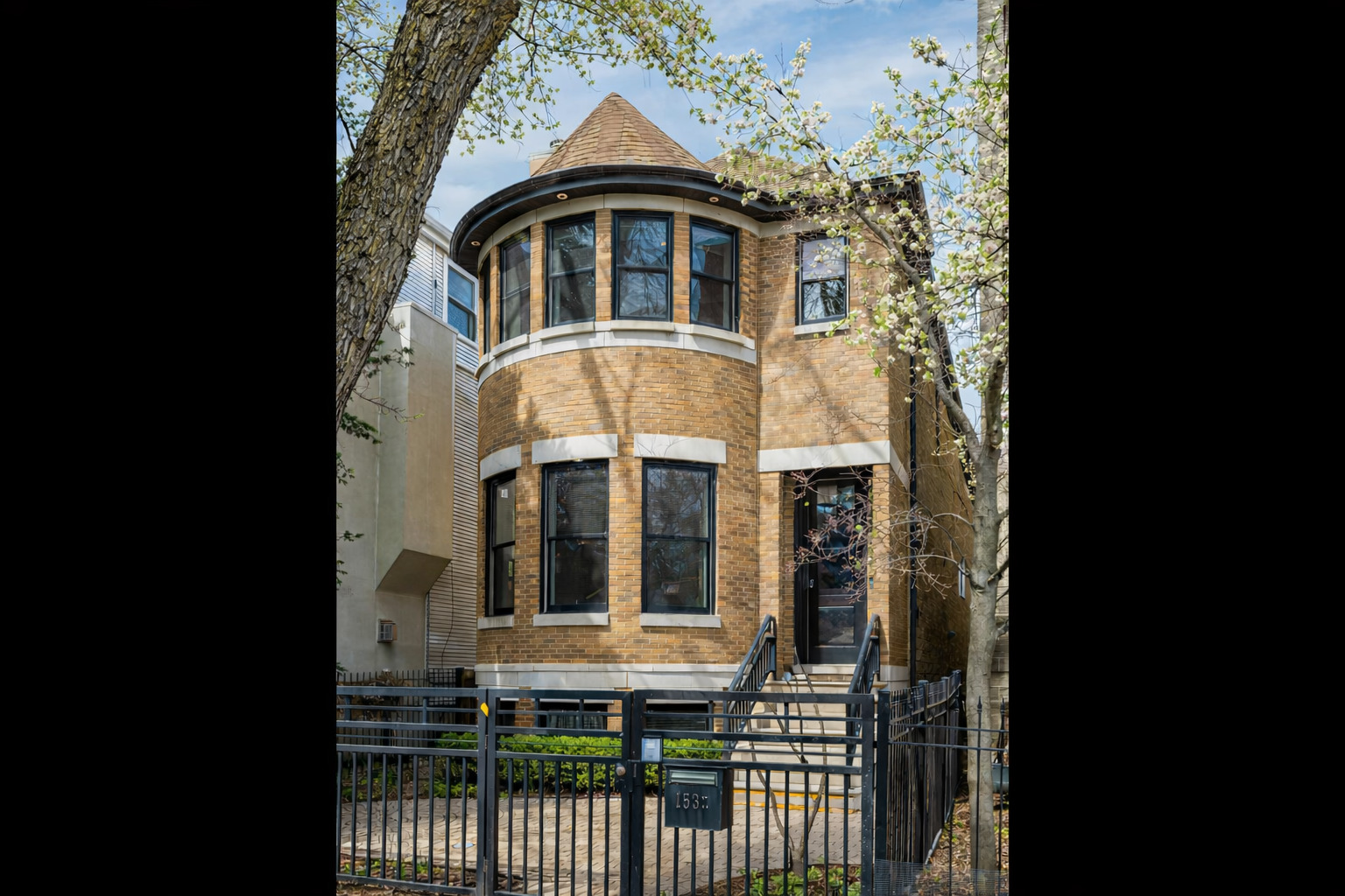 1532 West Wolfram Street Chicago IL 60657