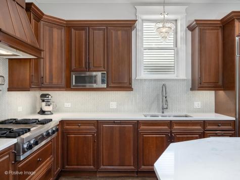 1532 West Wolfram Street Chicago IL 60657