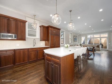 1532 West Wolfram Street Chicago IL 60657