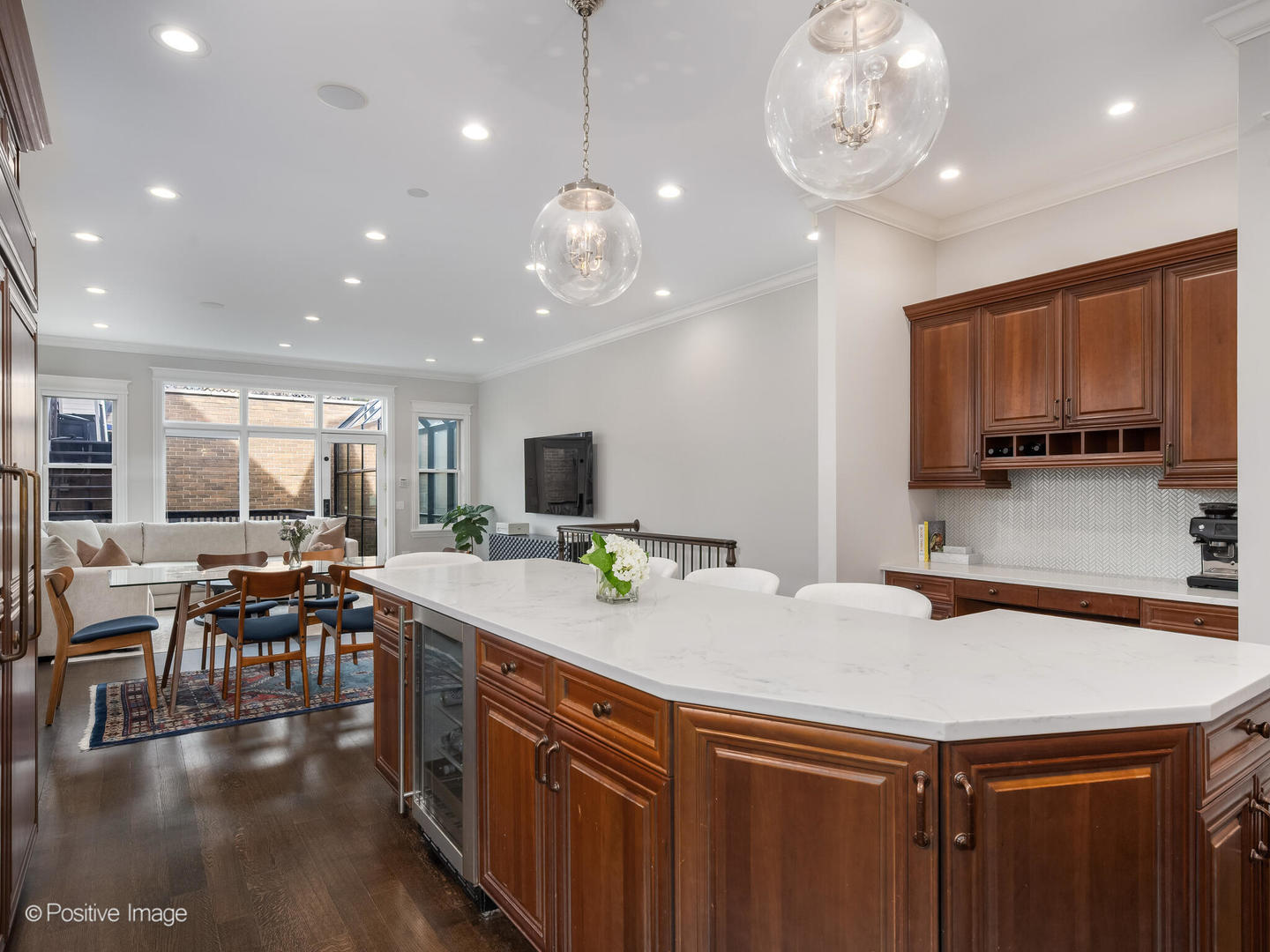 1532 West Wolfram Street Chicago IL 60657