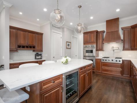 1532 West Wolfram Street Chicago IL 60657