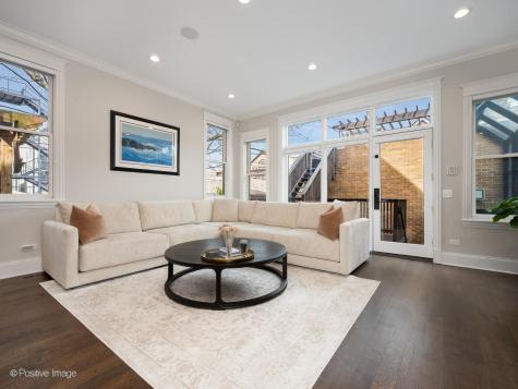 1532 West Wolfram Street Chicago IL 60657