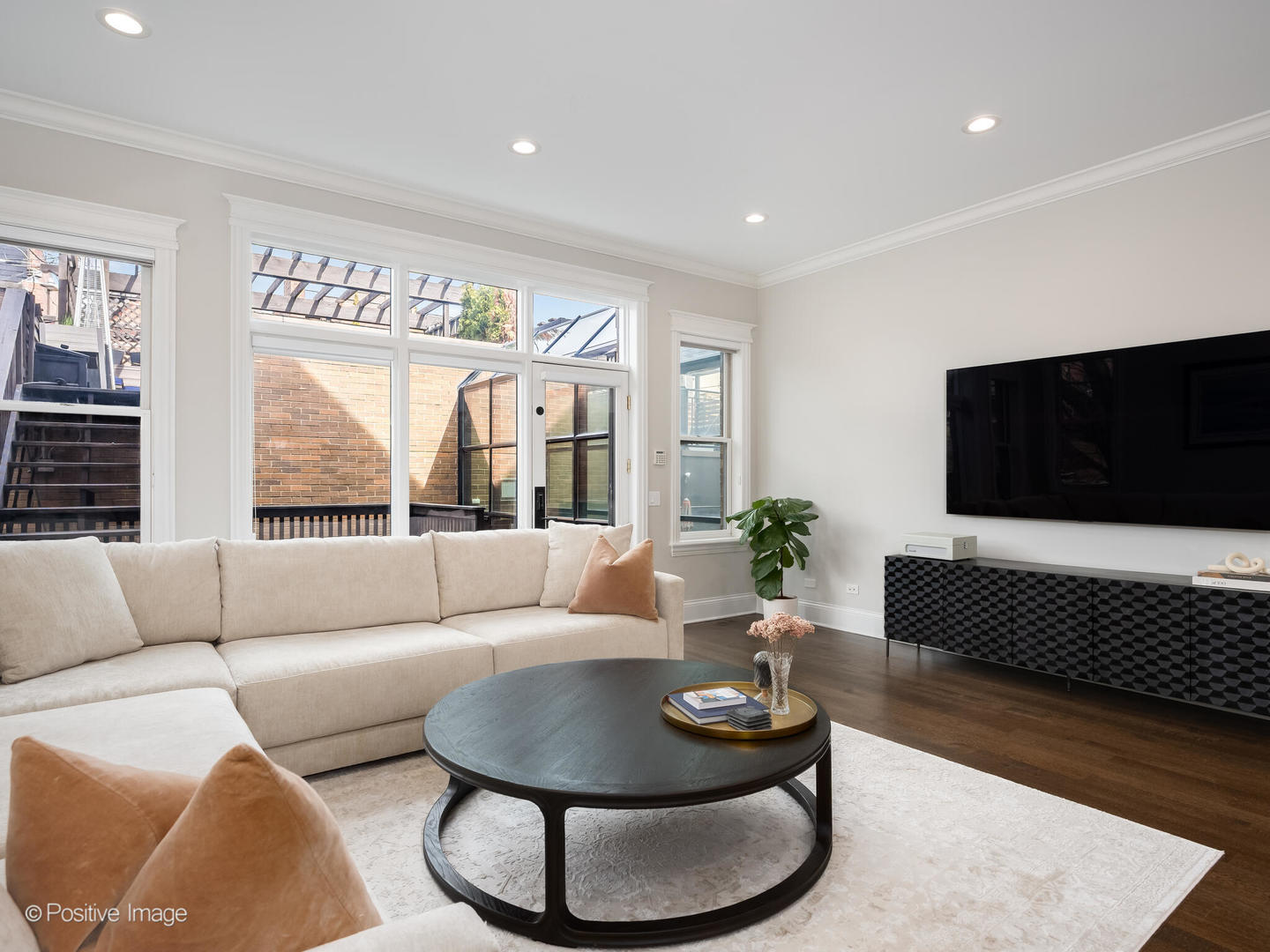 1532 West Wolfram Street Chicago IL 60657
