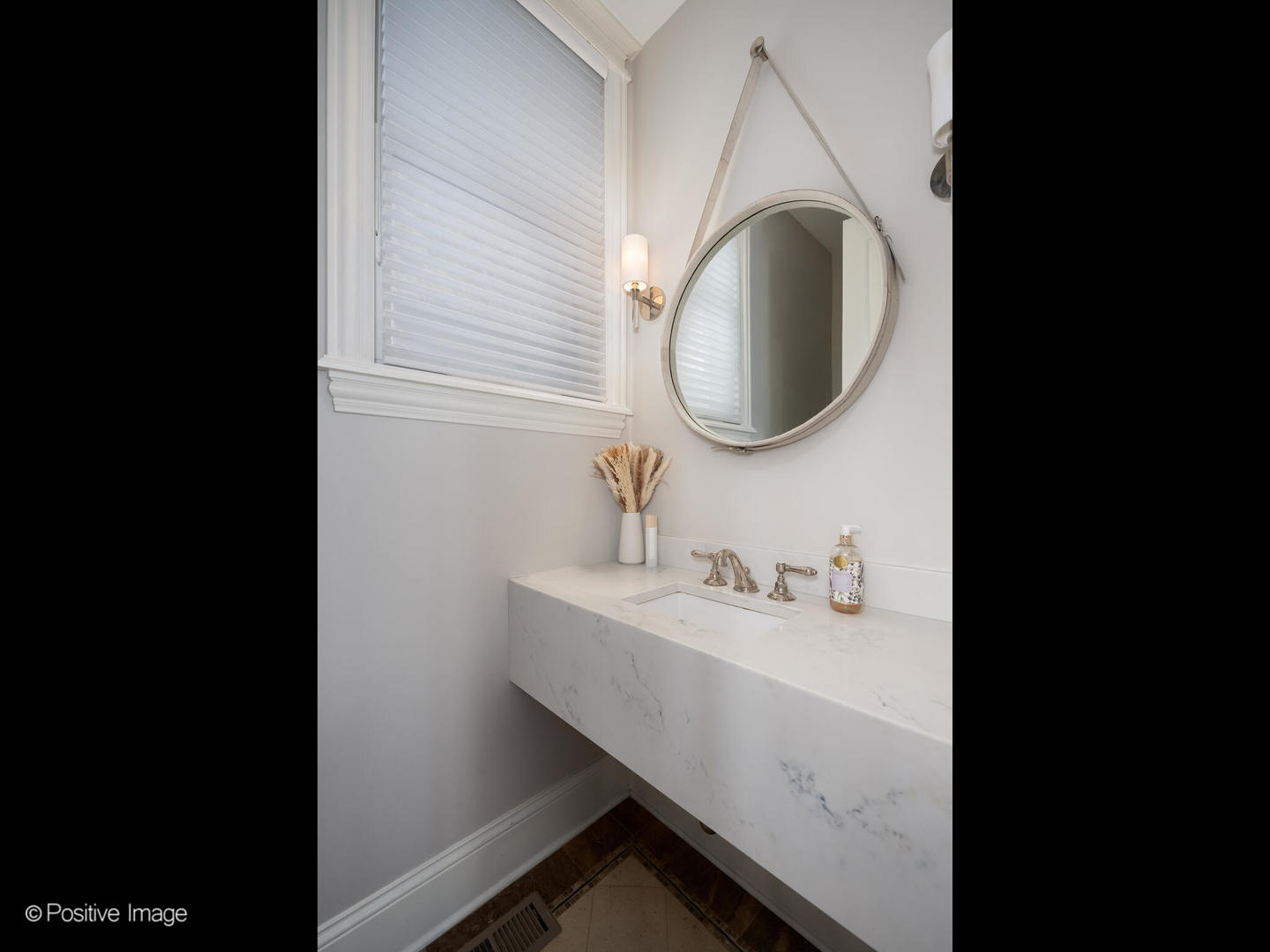 1532 West Wolfram Street Chicago IL 60657