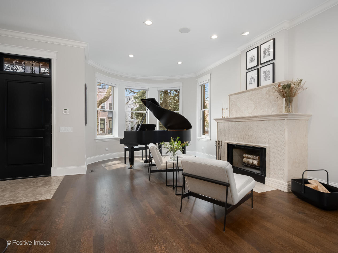 1532 West Wolfram Street Chicago IL 60657