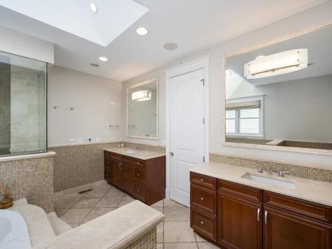 1532 West Wolfram Street Chicago IL 60657