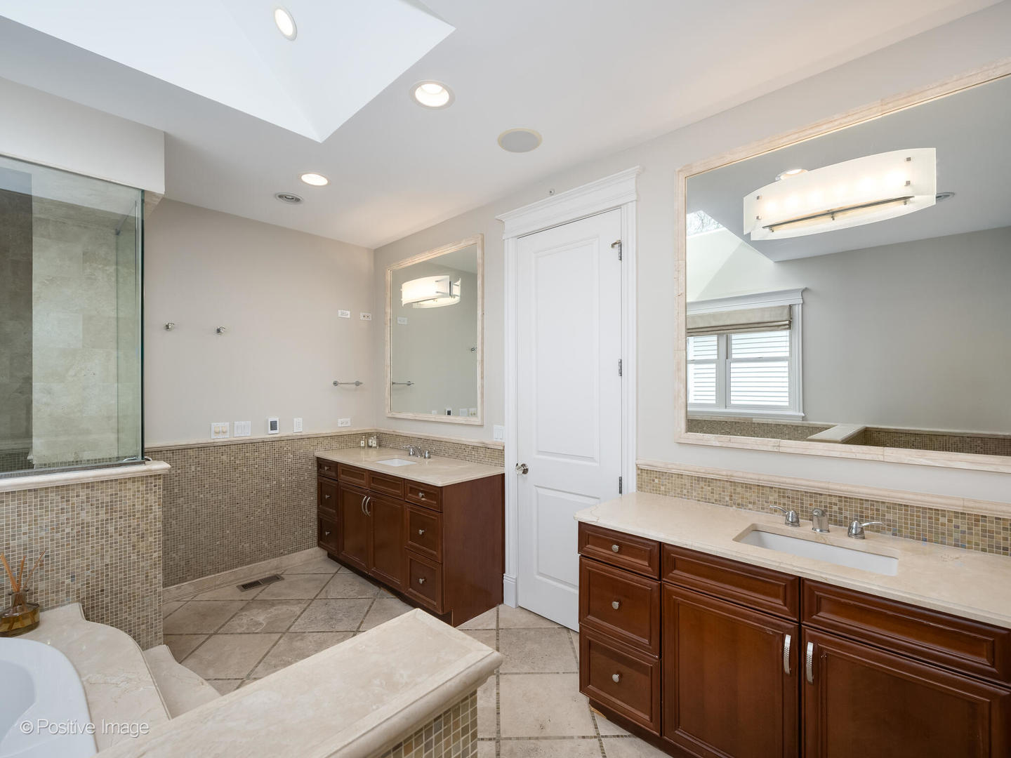 1532 West Wolfram Street Chicago IL 60657