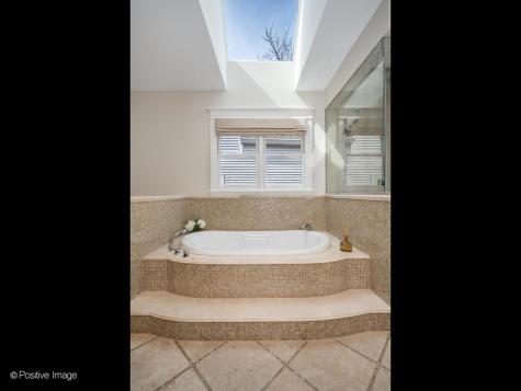 1532 West Wolfram Street Chicago IL 60657