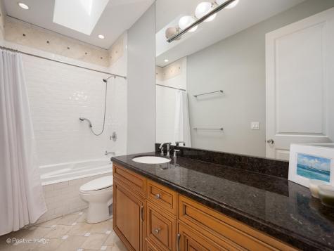 1532 West Wolfram Street Chicago IL 60657