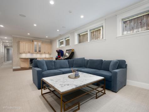 1532 West Wolfram Street Chicago IL 60657