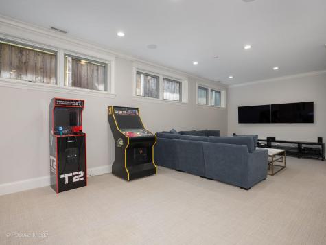 1532 West Wolfram Street Chicago IL 60657