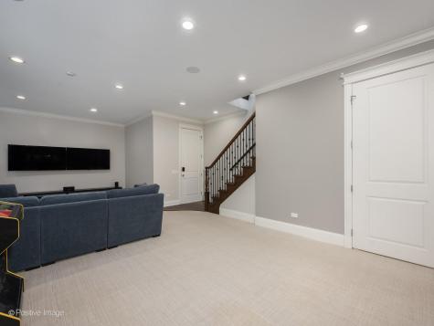 1532 West Wolfram Street Chicago IL 60657