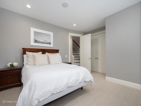 1532 West Wolfram Street Chicago IL 60657