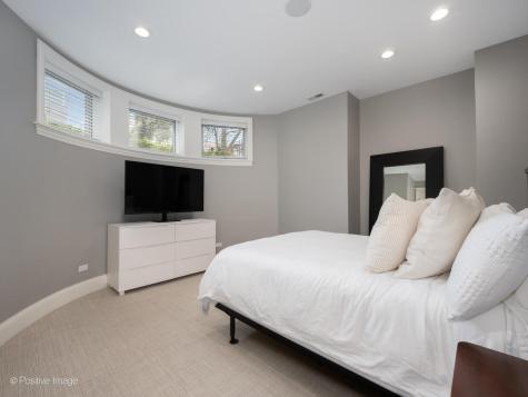 1532 West Wolfram Street Chicago IL 60657