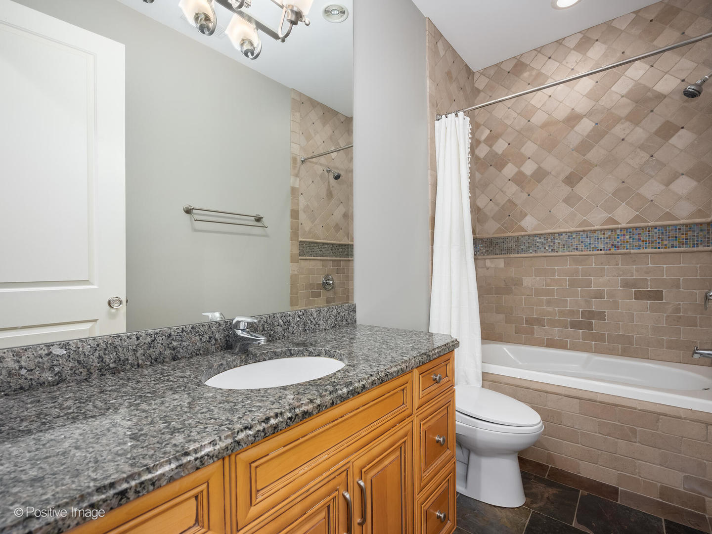 1532 West Wolfram Street Chicago IL 60657