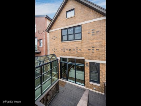 1532 West Wolfram Street Chicago IL 60657