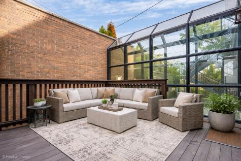 1532 West Wolfram Street Chicago IL 60657