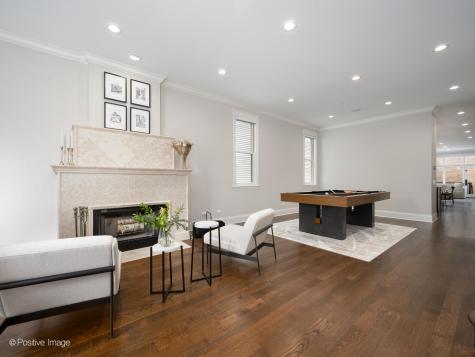 1532 West Wolfram Street Chicago IL 60657