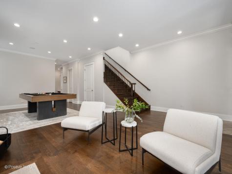 1532 West Wolfram Street Chicago IL 60657