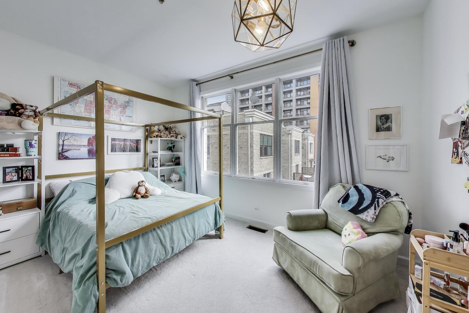 19 West 15th Street Chicago IL 60605