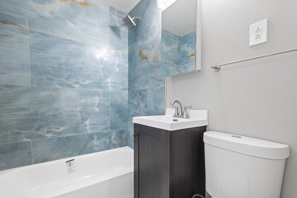 10231 South Rhodes Avenue Chicago IL 60628