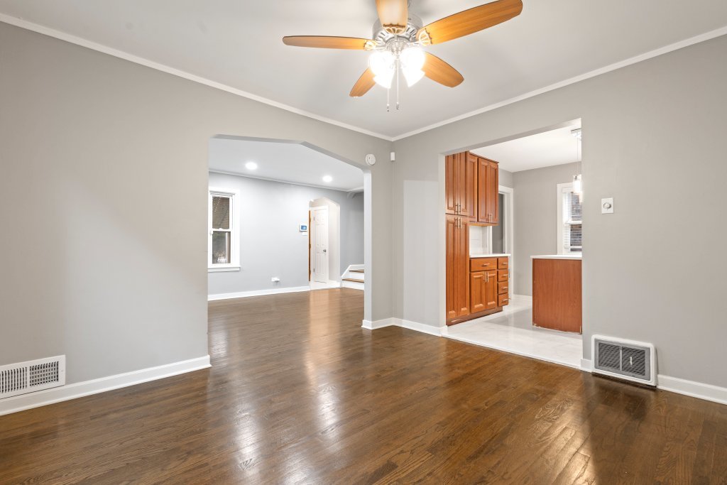 10231 South Rhodes Avenue Chicago IL 60628