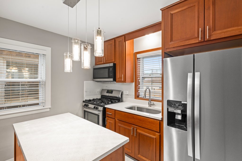 10231 South Rhodes Avenue Chicago IL 60628