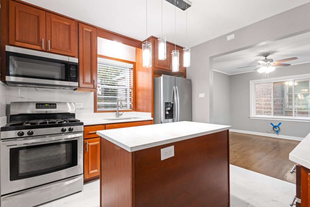 10231 South Rhodes Avenue Chicago IL 60628