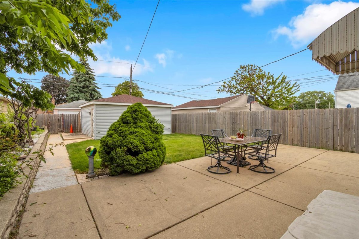 4317 South Keating Avenue Chicago IL 60632