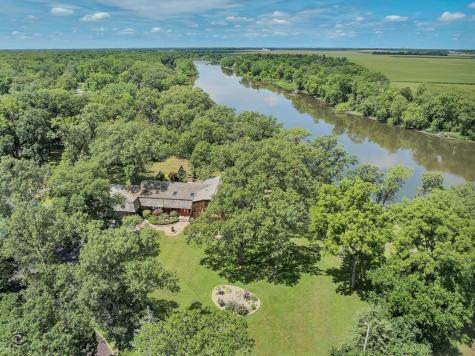 864 Ash Drive St. Anne IL 60964