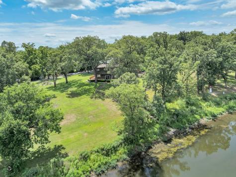 864 Ash Drive St. Anne IL 60964