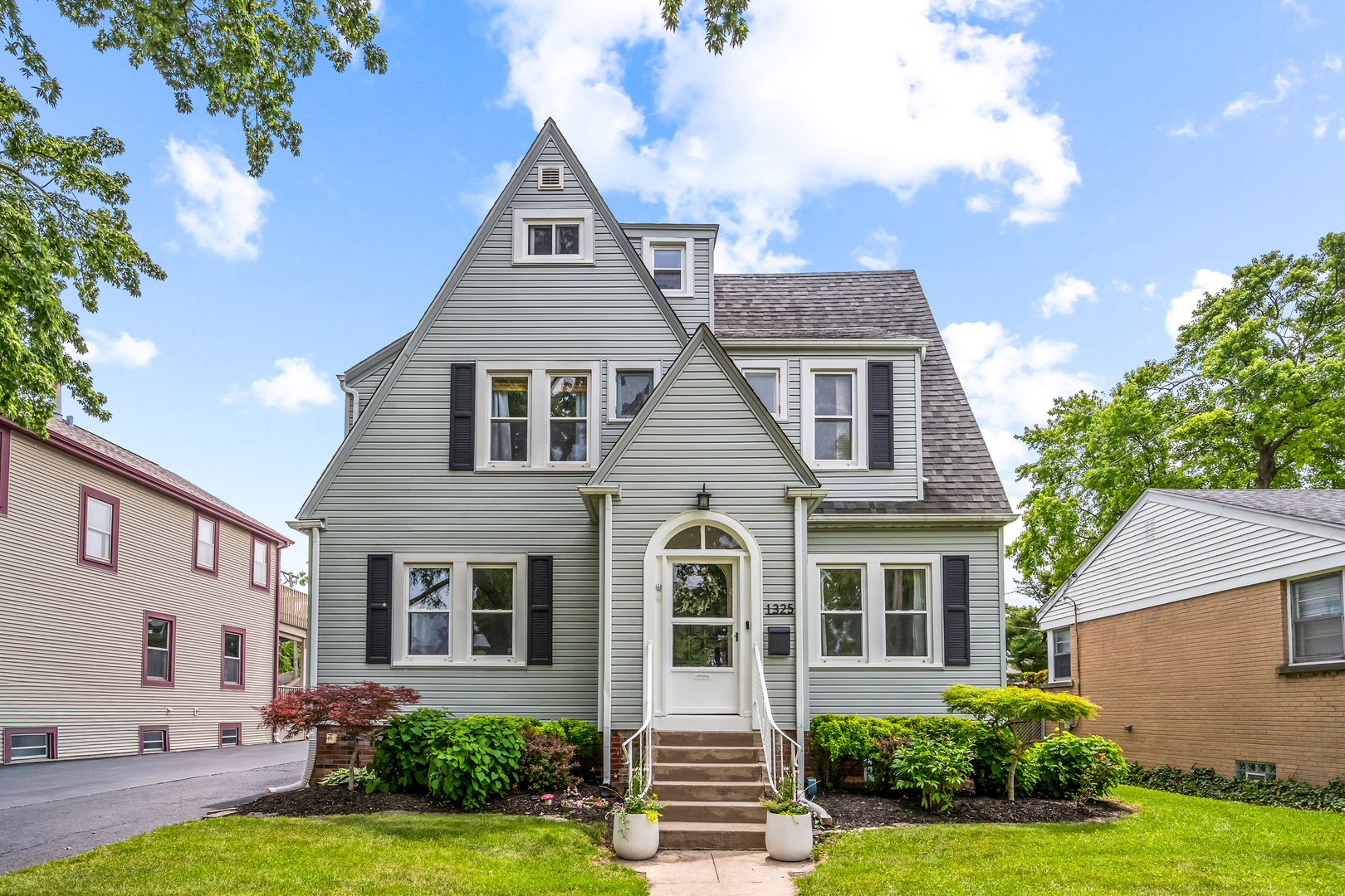 1325 East Walnut Avenue Des Plaines IL 60016