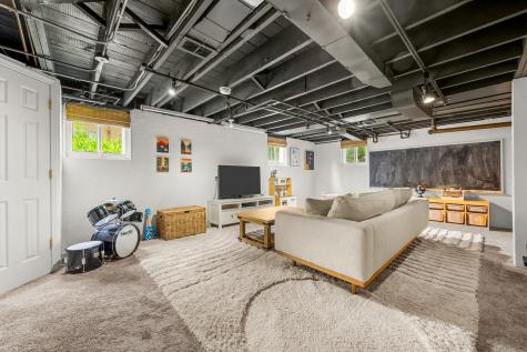 1325 East Walnut Avenue Des Plaines IL 60016