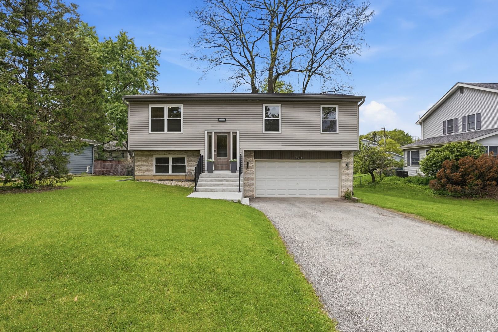 6212 Leonard Avenue Downers Grove IL 60516