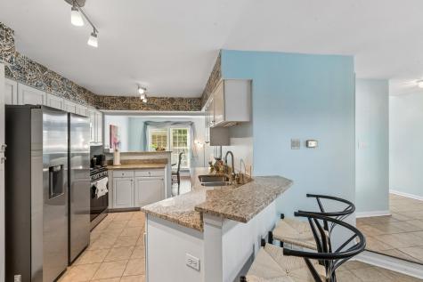 9038 Delphia Avenue Des Plaines IL 60016