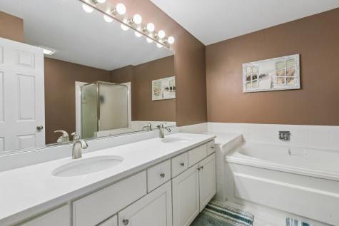 9038 Delphia Avenue Des Plaines IL 60016